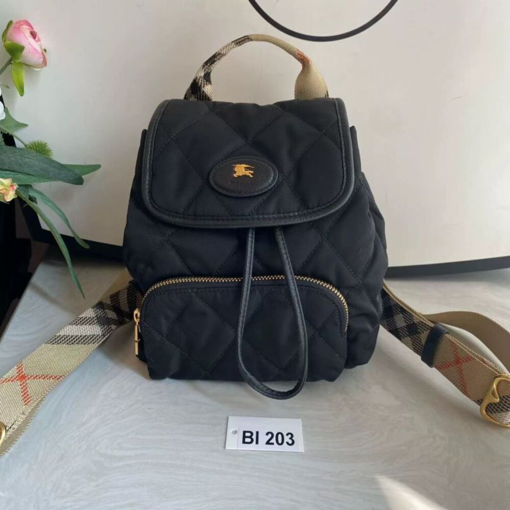 Burberry Women Pre-Loved Bag Very Good Condition
